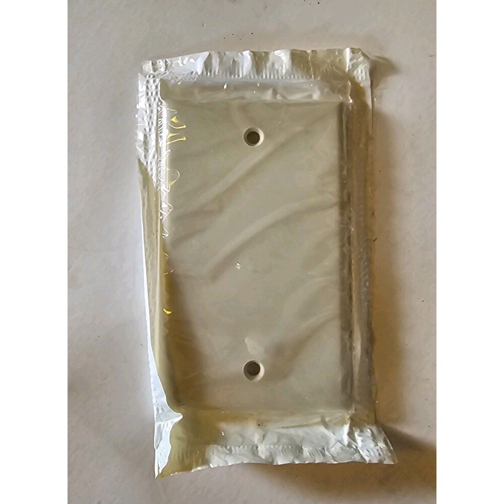 Leviton R56-78014-T 1-Gang Wall Plate FNFP